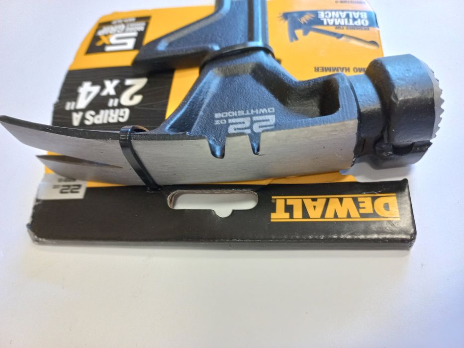 Чук DeWALT 22oz стоманен /624гр.