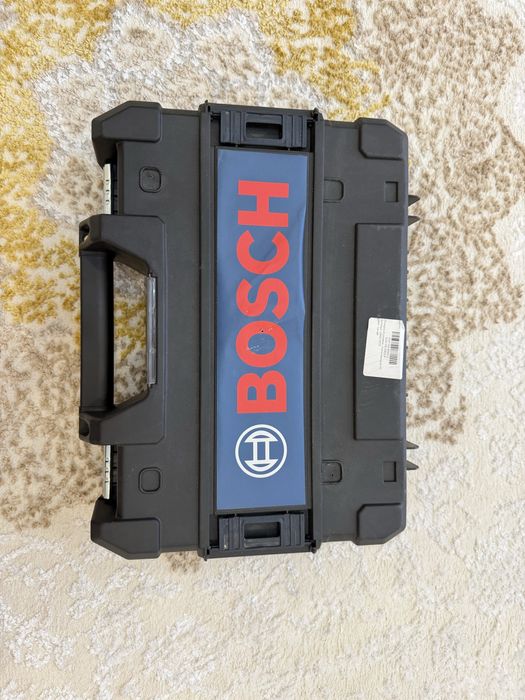 Лазерный уровен строительный 4d BOSCH