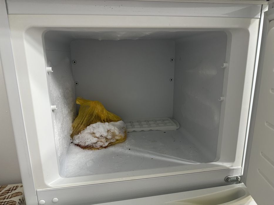 Продаеться холодильник