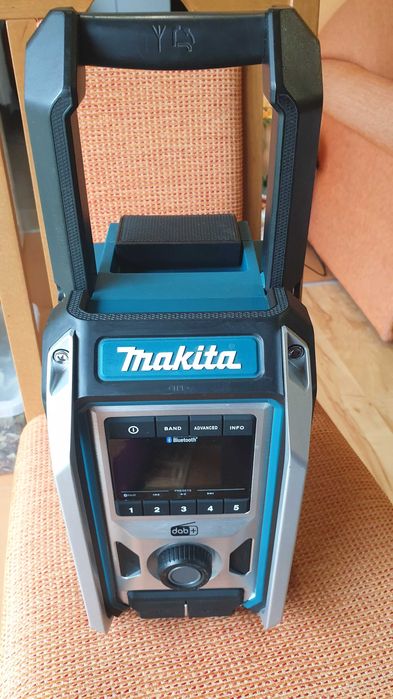 Makita радио Нов модел DMR115