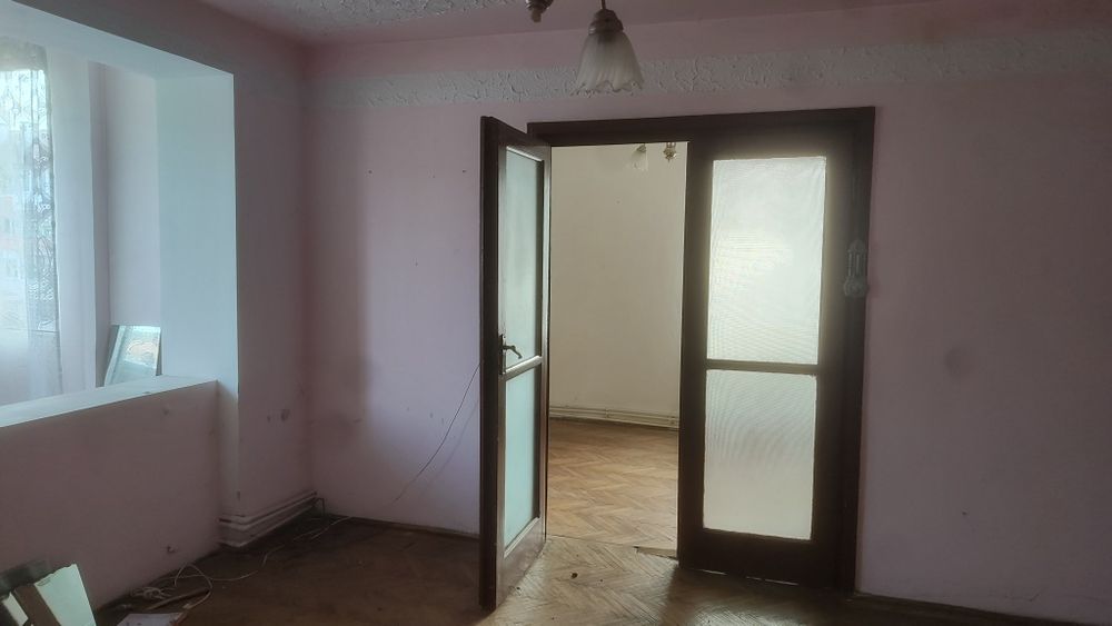 Apartament 3 camere semicomandat