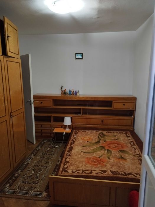 Închiriez apartament!
