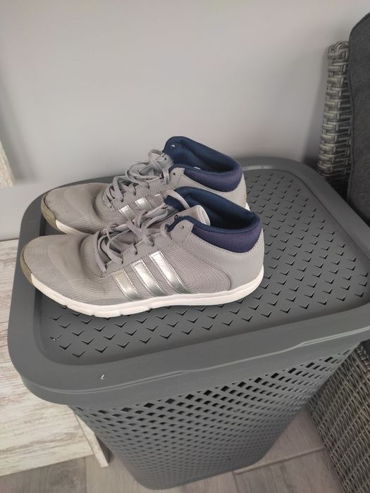 Маратонки NAIK и ADIDAS