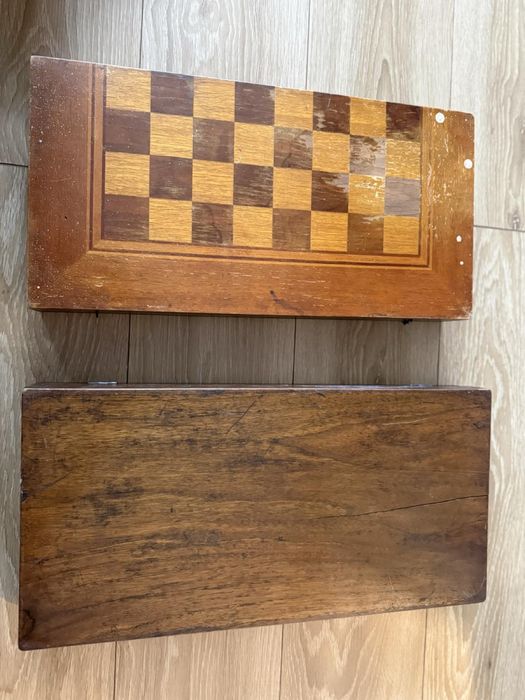 Две стари табли за игра