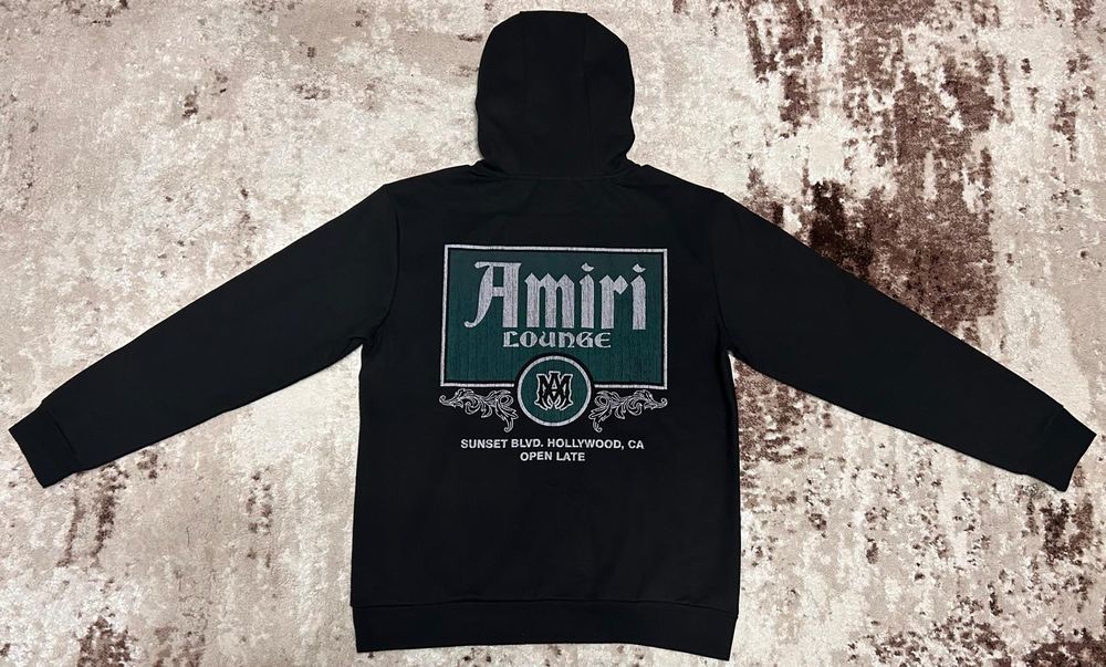 Vând compleu nou de bărbați Amiri