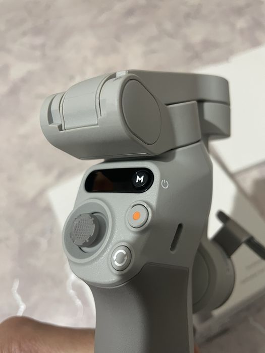 DJI osmo mobile SE в Идеальном состоянии