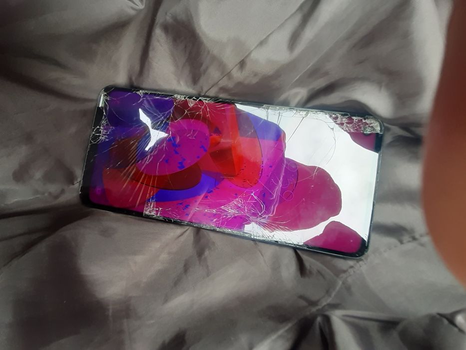 Samsung Galaxy A 21 s are display ul spart se aprinde funcționează bine dar apar dungi pe ecran