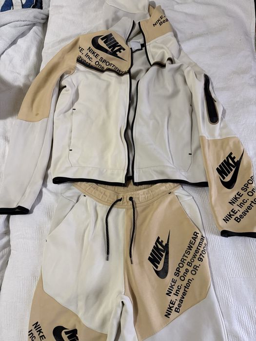 Анцунг Nike tech