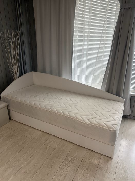 Легло с включен матрак 110€