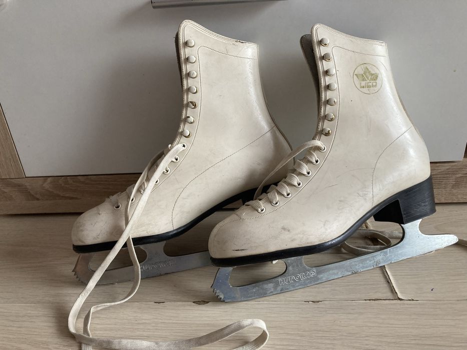 Patine dama piele, Lico