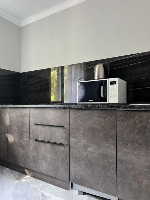 Час. Ночь. Евроремонт. Чеки. Документы