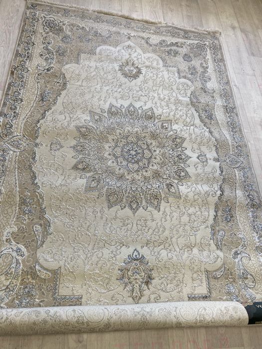 Продам ковер 1,5*2,3.