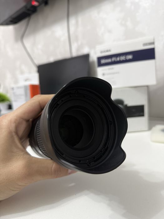 Sigma 18-50mm f2.8 Объектив