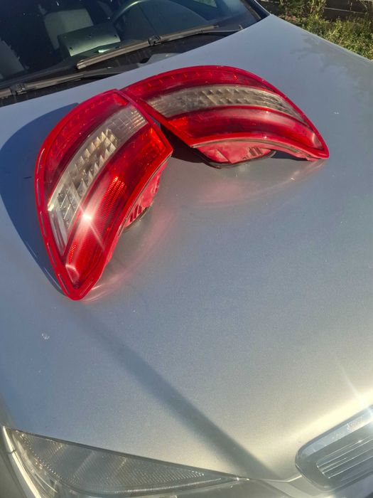 Vând stopuri mercedes c class 2010 cu semnalizare pe led