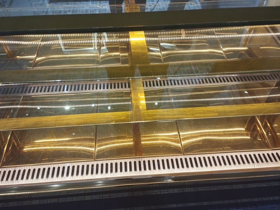 2 metrlik vitrina haladilnik . Narhi kelshladi