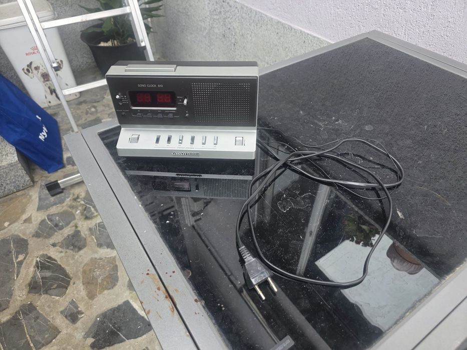 Vand radio cu ceas Grunfig