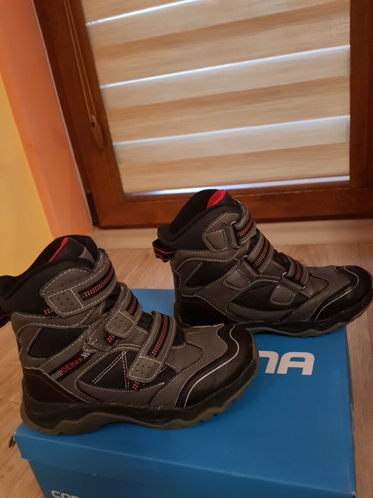 Детски ботуши размер 34 и 32