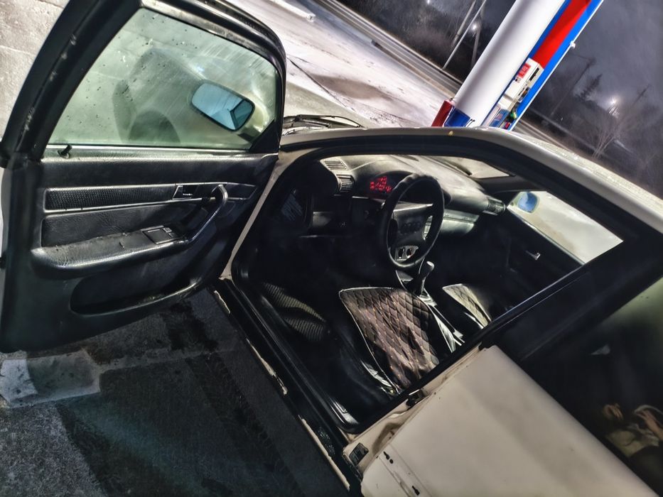 Продаю Ауди 100 с4