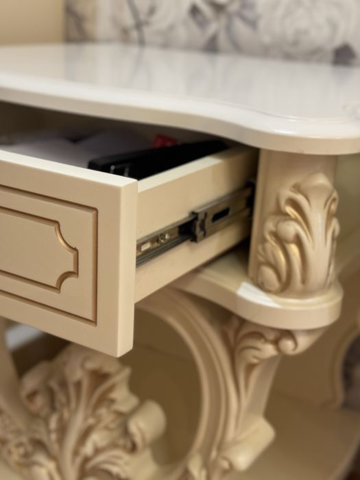 Прикрованая тумбочка