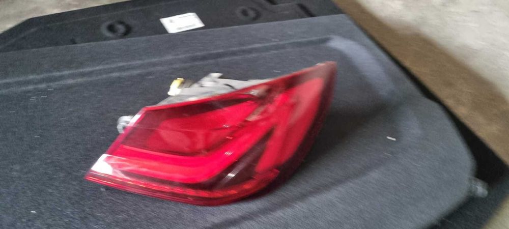 Stop lampa tripla aripa stanga dreapta BMW seria 1 F40