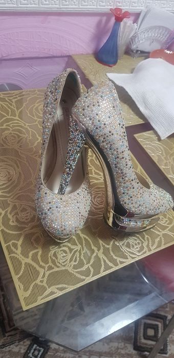 Продам туфли и босоножки