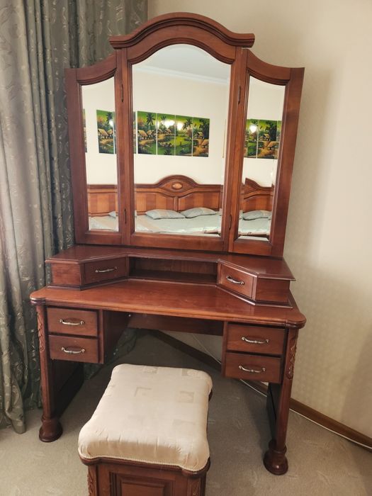 Продам спальний гарнитур