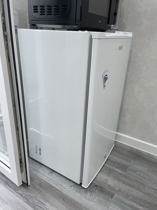 Мини холодильник с морозилкой