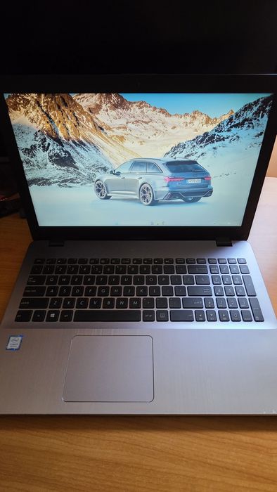 Vând laptop Asus x542u