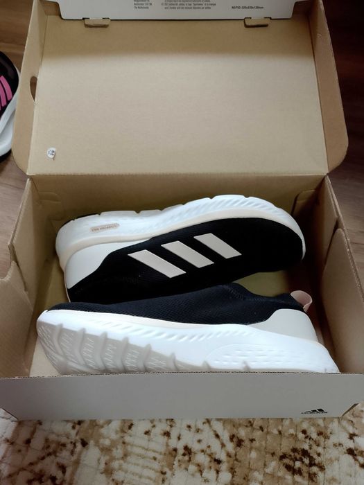 Дамски маратонки Adidas чисто нови