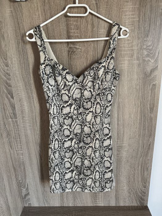 Къса рокля по тялото