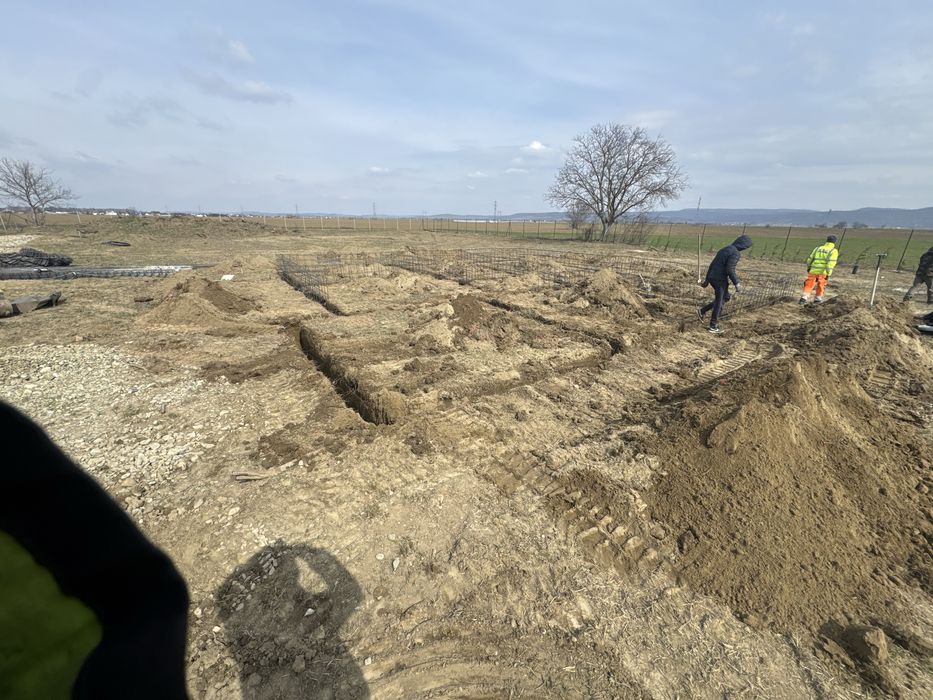 Demolari , sapaturi , lucrari cu miniexcavator