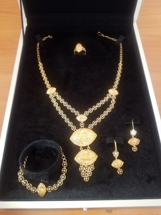 Продам новый  золотой набор