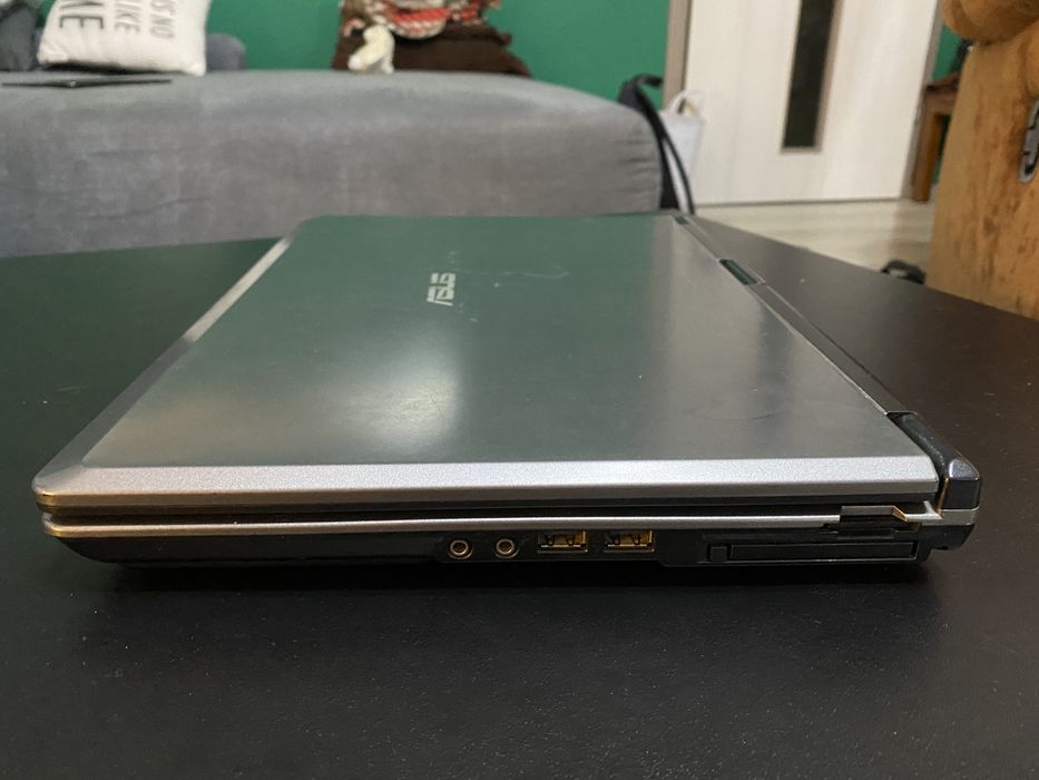 Asus  X51L , 150GB SSD; 2 GB DDR