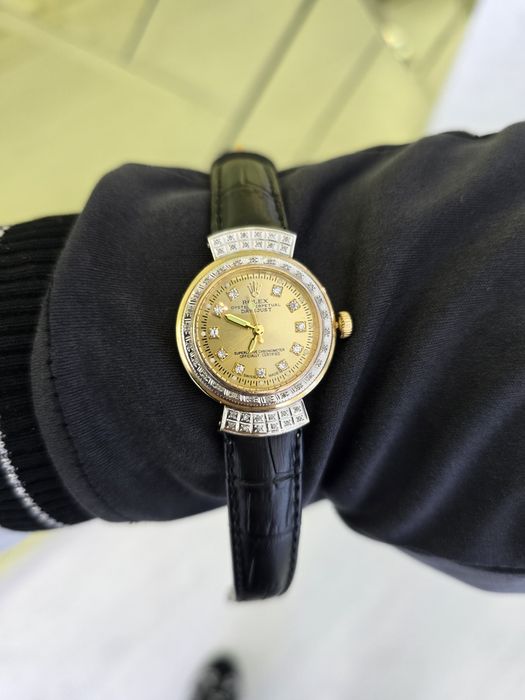 Продам женские Ролексы с россыпью бриллиантов, золотые 585 пробы