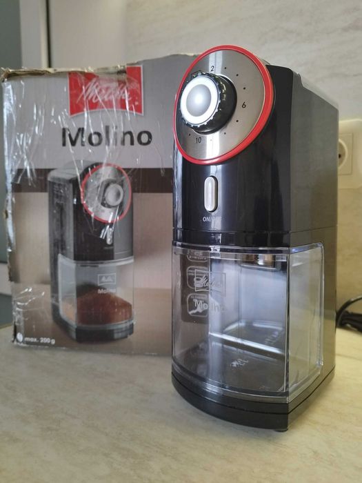 Електрическа кафемелачка Molino, черна/червена