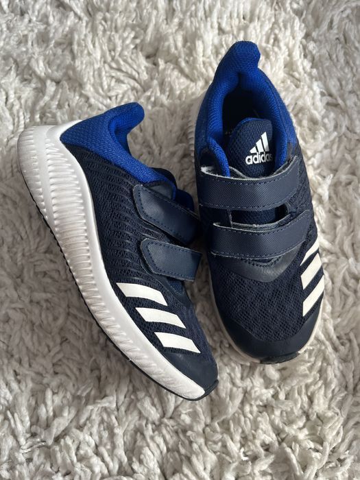 Маратонки adidas адидас