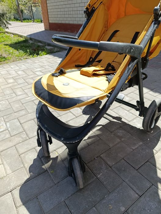 Детская прогулочная коляска