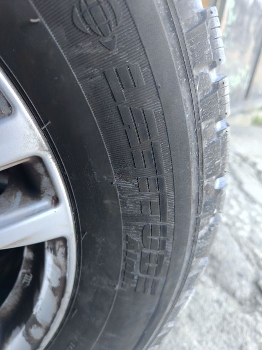 Зимни гуми -16цола -235/60-1бр.-60лв."MICHELIN"