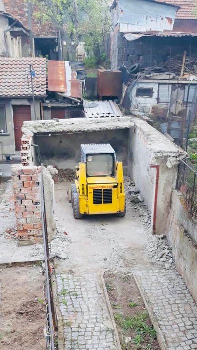 Почистване на мазета,дворове,тавани,гаражи.Събаряне на стари сгради.