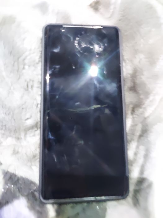 Продам пиксель 7 про разбит торг уместен