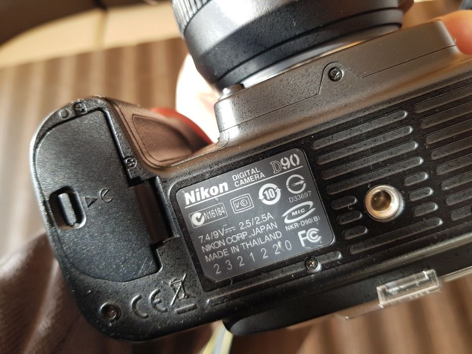 Фотоапарат Nikon D90 + Nikkor AF-S 16-85 mm