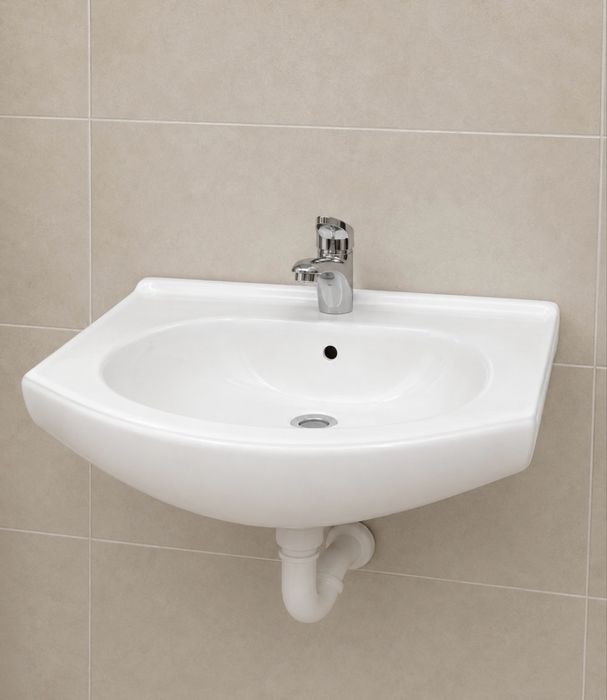 Vand oglinda si chiuveta de baie in stare buna