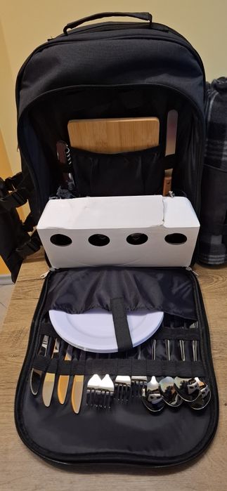 Продавам туристическа раница за пикник