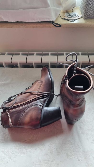 Ghete din piele maro ,made in Italy ,ms.40