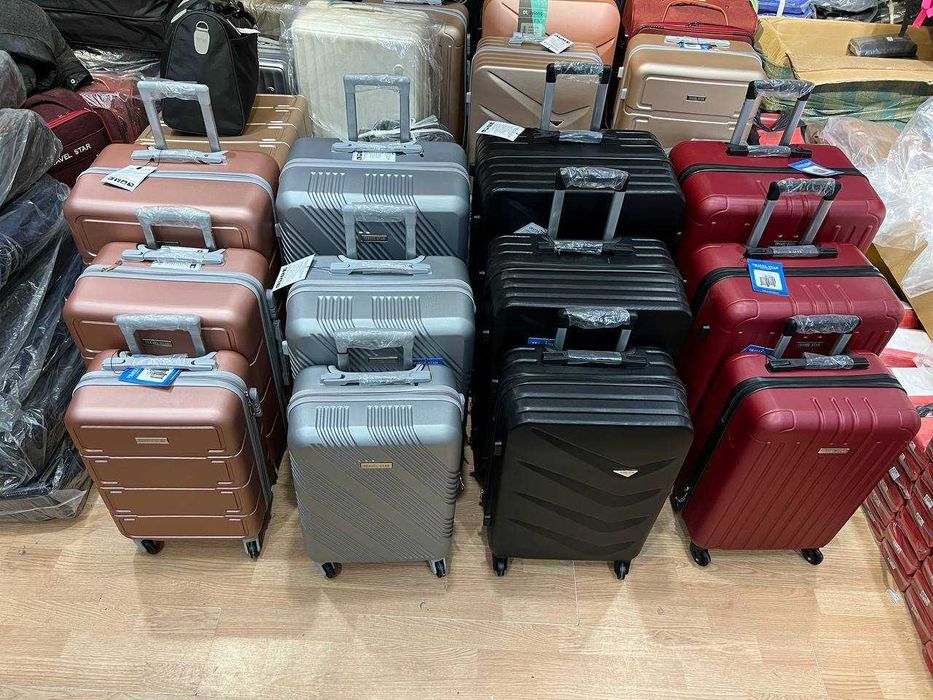 Чемоданы на скидке новые