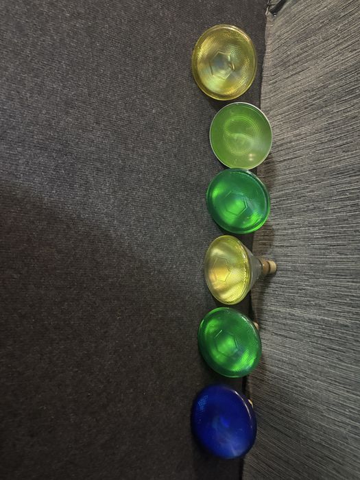 Becuri exterioare colorate