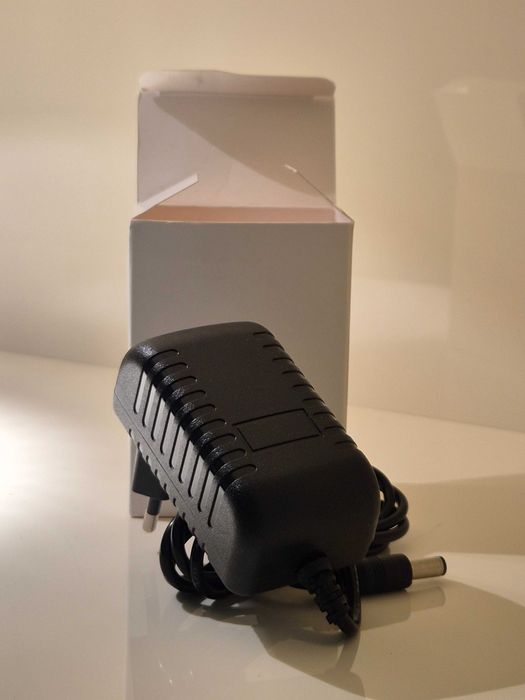 Адаптер Захранване 5V 1A Универсално зарядно - ЧИСТО НОВИ