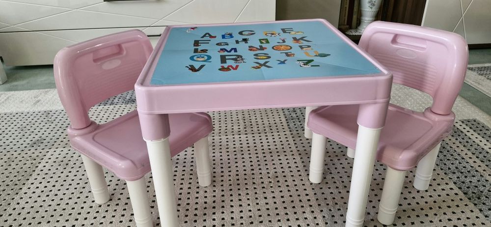 Masuta cu doua scaune