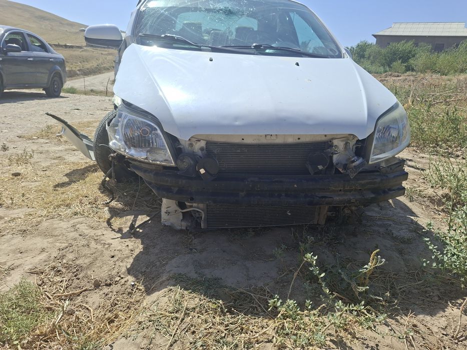 Uxlab qolib betonga chiqib ketganman ung tomon bilan