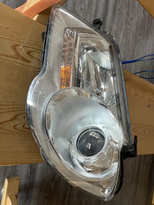 Ляв фар VW Touaran 2008г